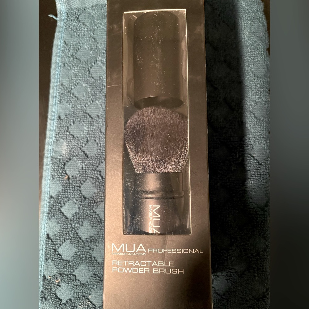 Retractable Powder Brush